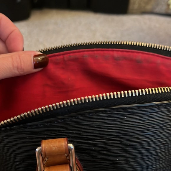 Dooney and Bourke Black Satchel - Good Used Condition 🌺 - Picture 8 of 16